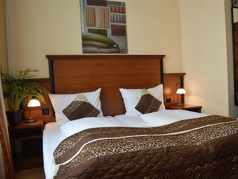 Hotel West 3*