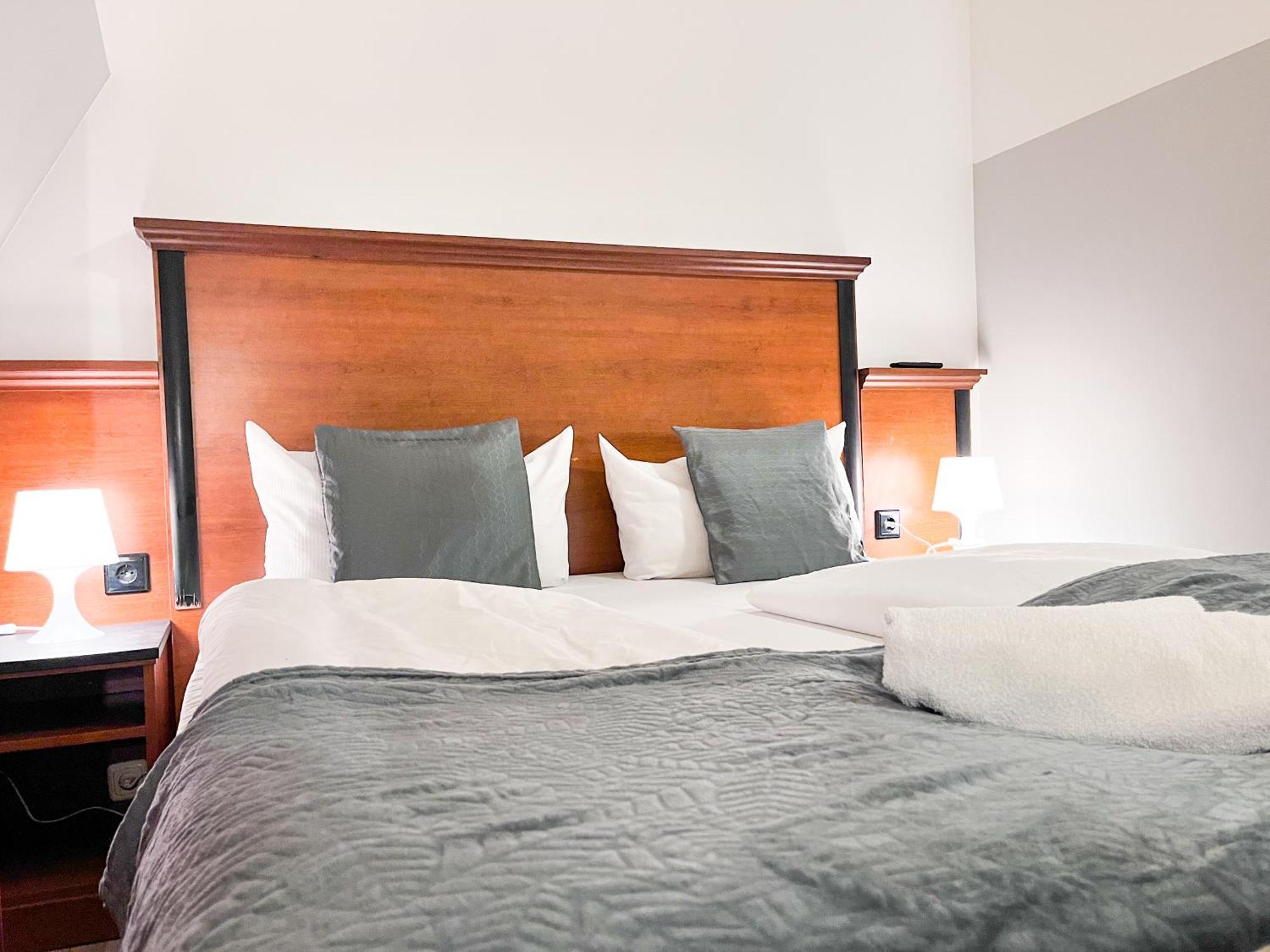 Hotel West 3*