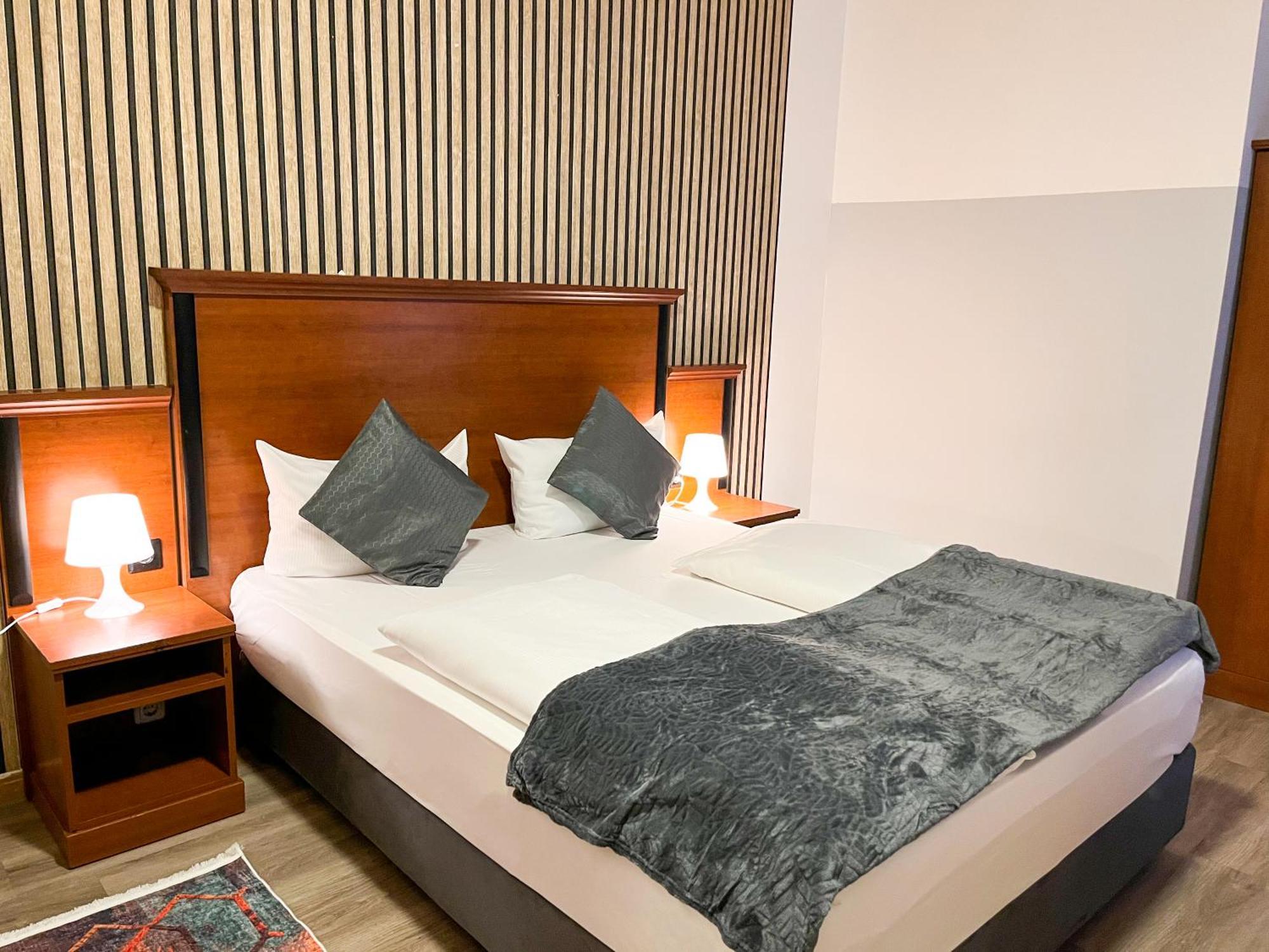 Hotel West 3*