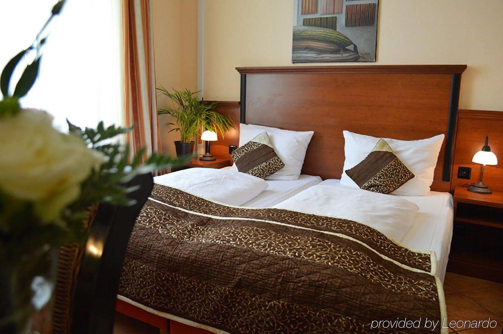 West Hotel 3*