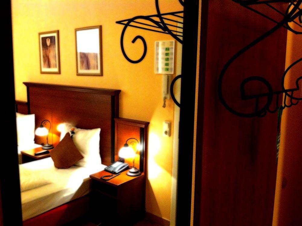 Hotel West Frankfurt am Main
