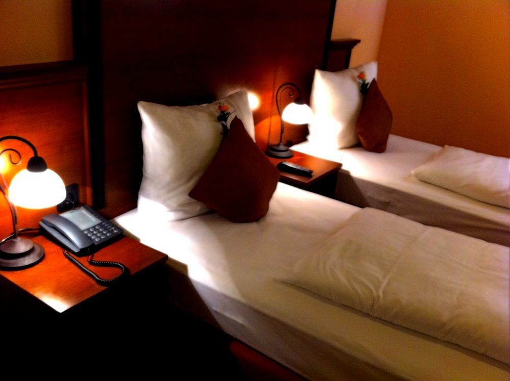 Hotel West