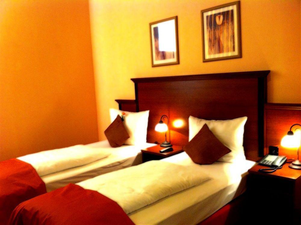 West Hotel